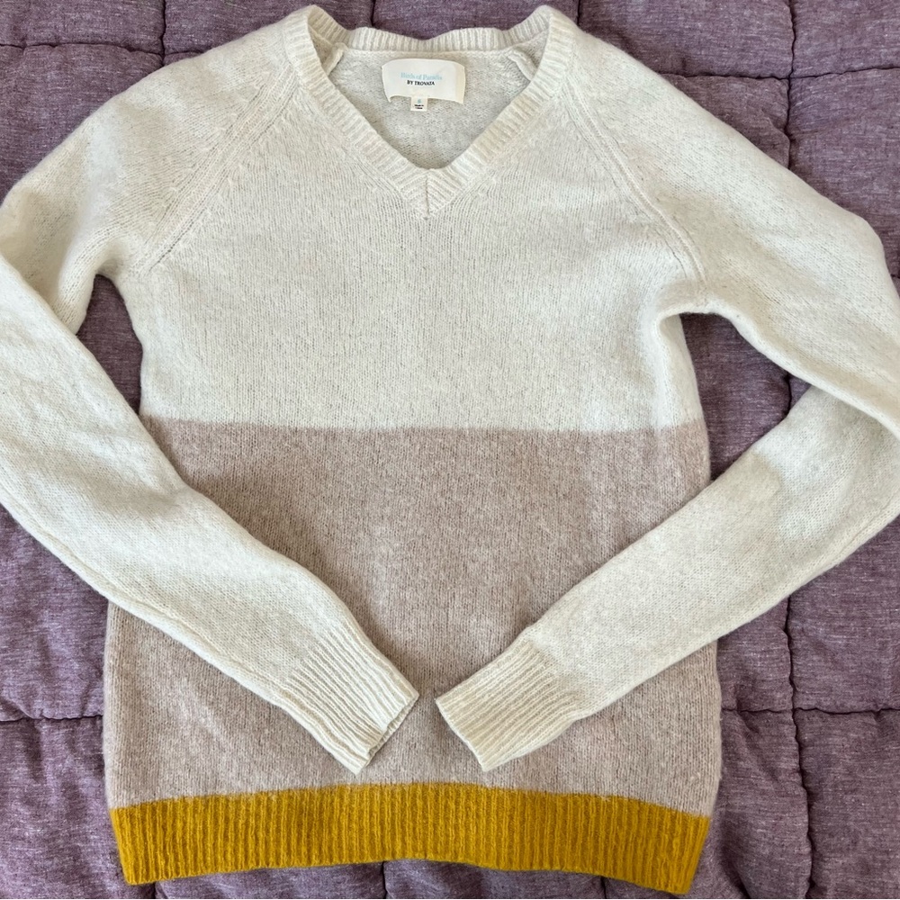 Birds of Paradis Cream 100% Lambswool V-Neck Sweater Vintage 2012